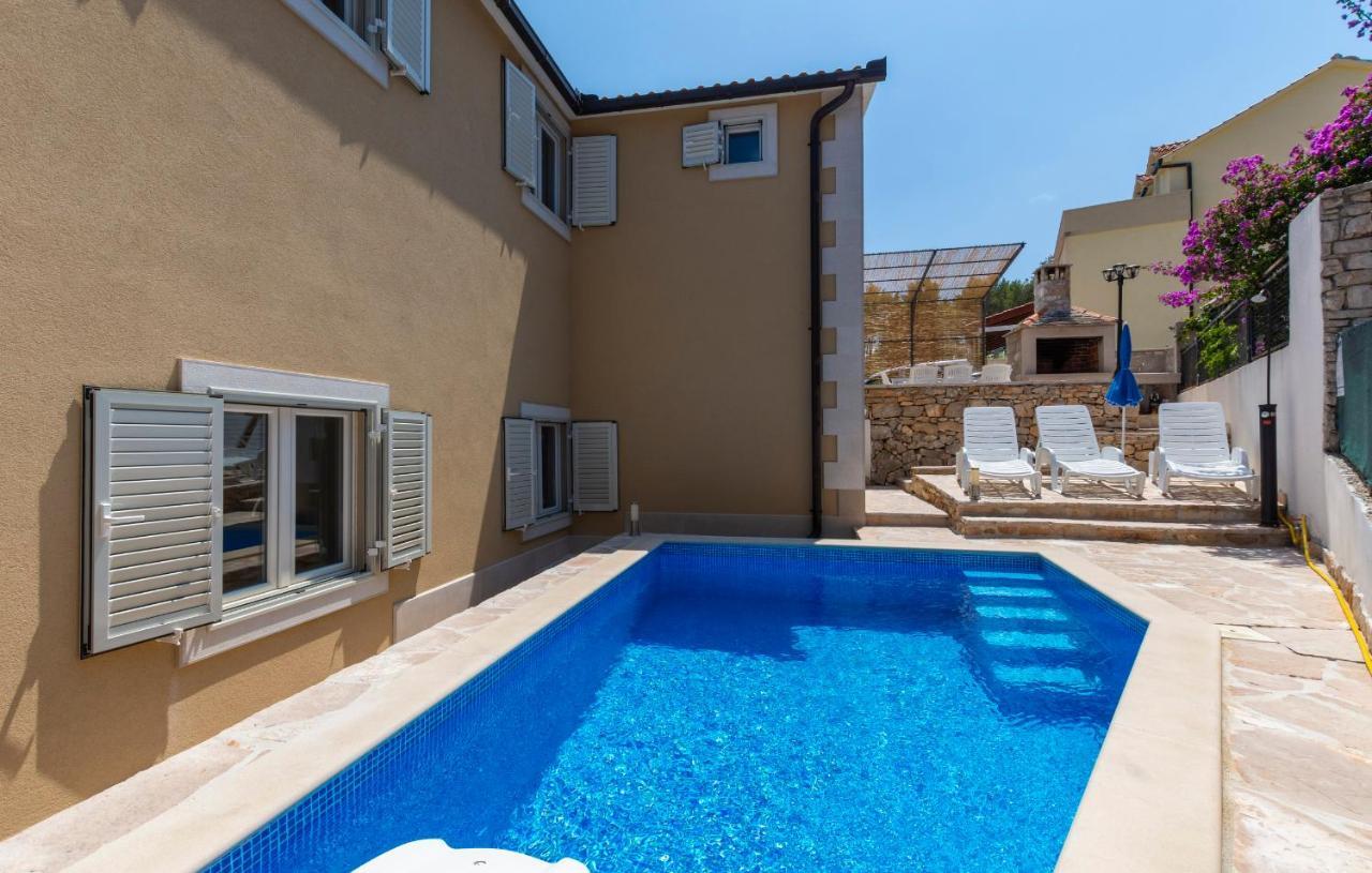 Apartments Listes Milna  Exterior photo